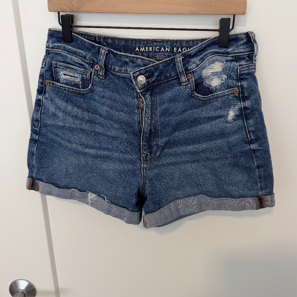 American Eagle Crossover Mom Shorts